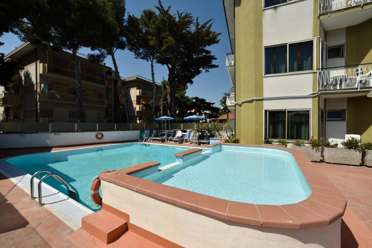 Hotel Diano Marina Mhotelsgroup Екстер'єр фото
